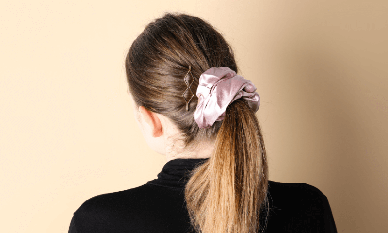 How To Put On A Wig With Long Hair? 6 Reliable Steps 7 how to put on a wig with long hair