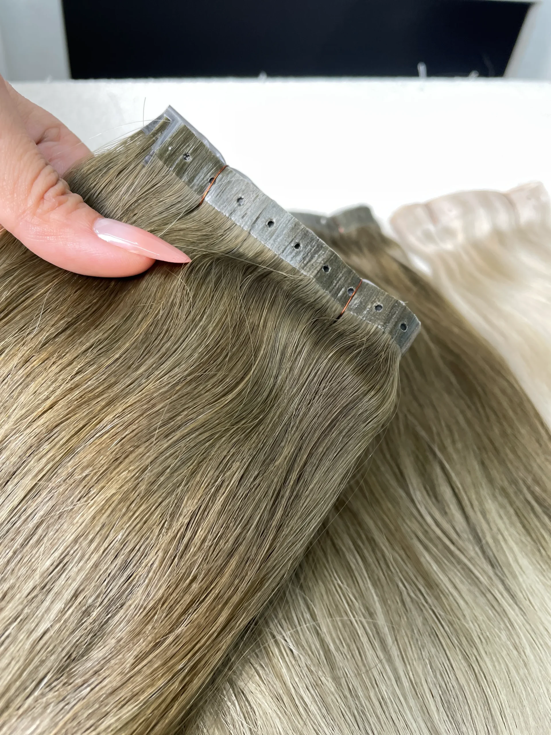 D’Amelio Weft Hair Extensions image 12 showing product gallery close-up by Unihairvn Vietnam hair factory D’Amelio Weft Hair Extensions image 12 showing product gallery close-up by Unihairvn Vietnam hair factory
