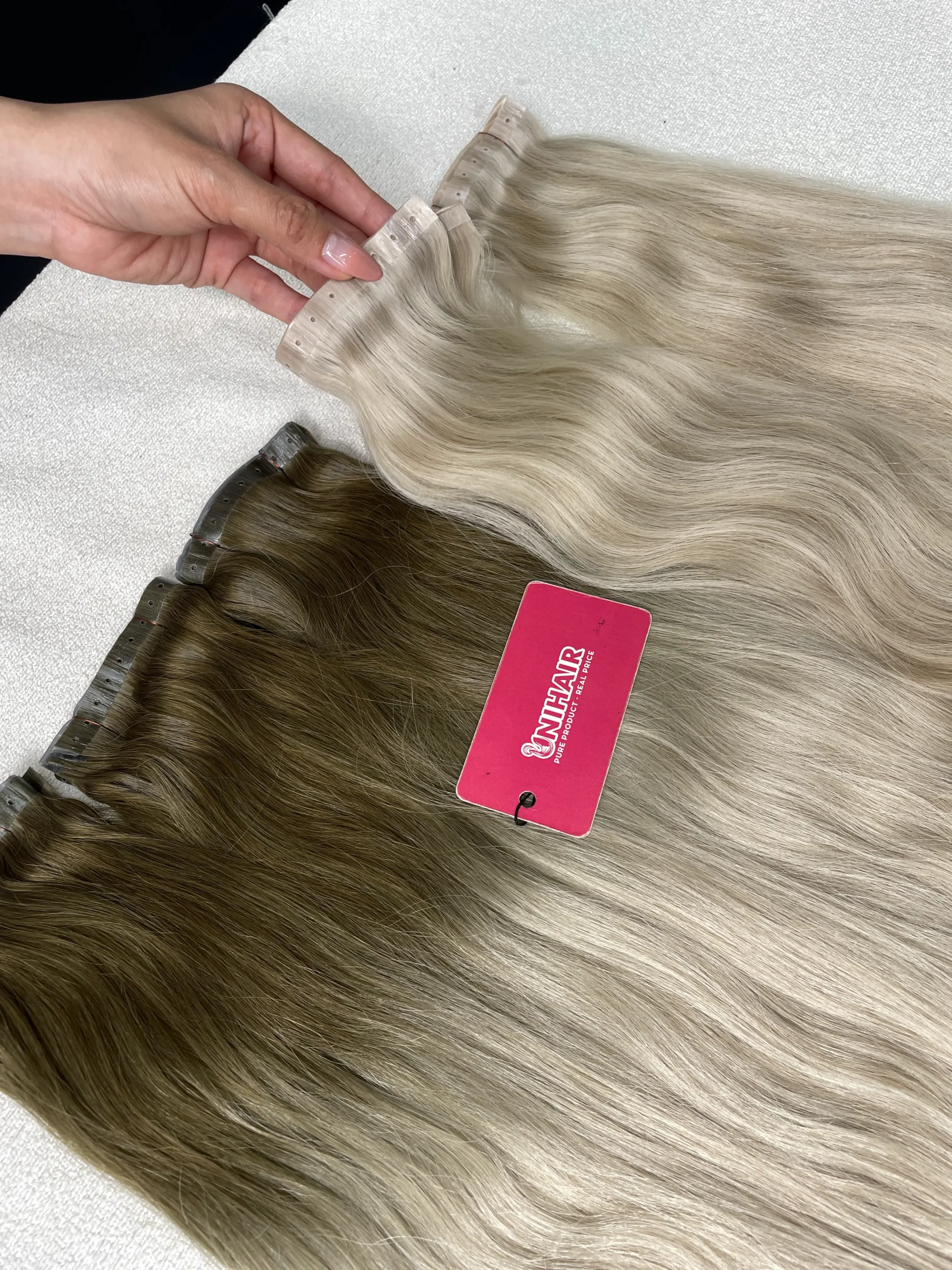D’Amelio Weft Hair Extensions image 14 showing product gallery close-up by Unihairvn Vietnam hair factory D’Amelio Weft Hair Extensions image 14 showing product gallery close-up by Unihairvn Vietnam hair factory